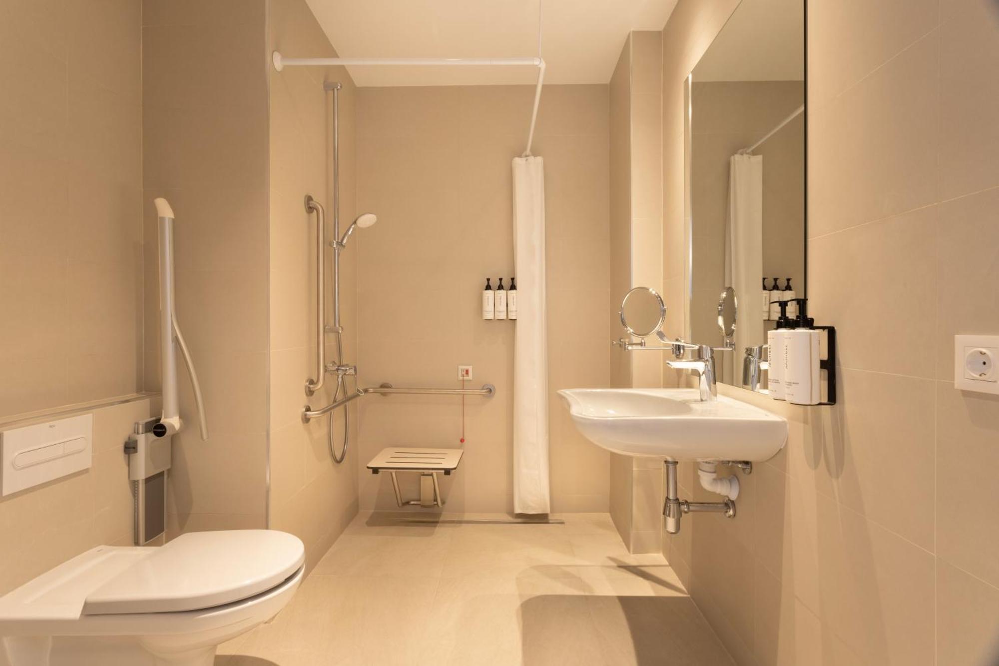 Staybridge & By Ihg Hotel 3*